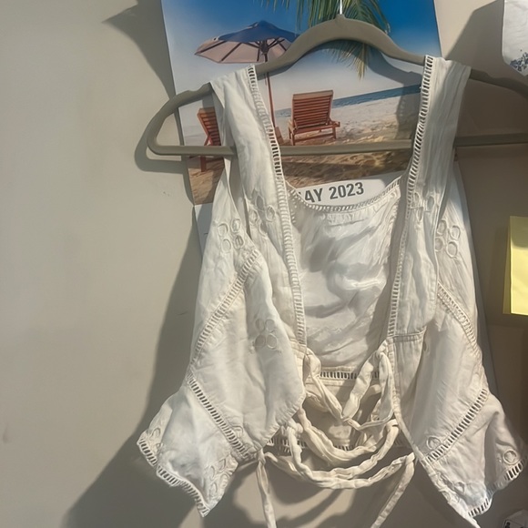 This is a gorgeous skirt set. It no longer fits me. - Picture 5 of 5